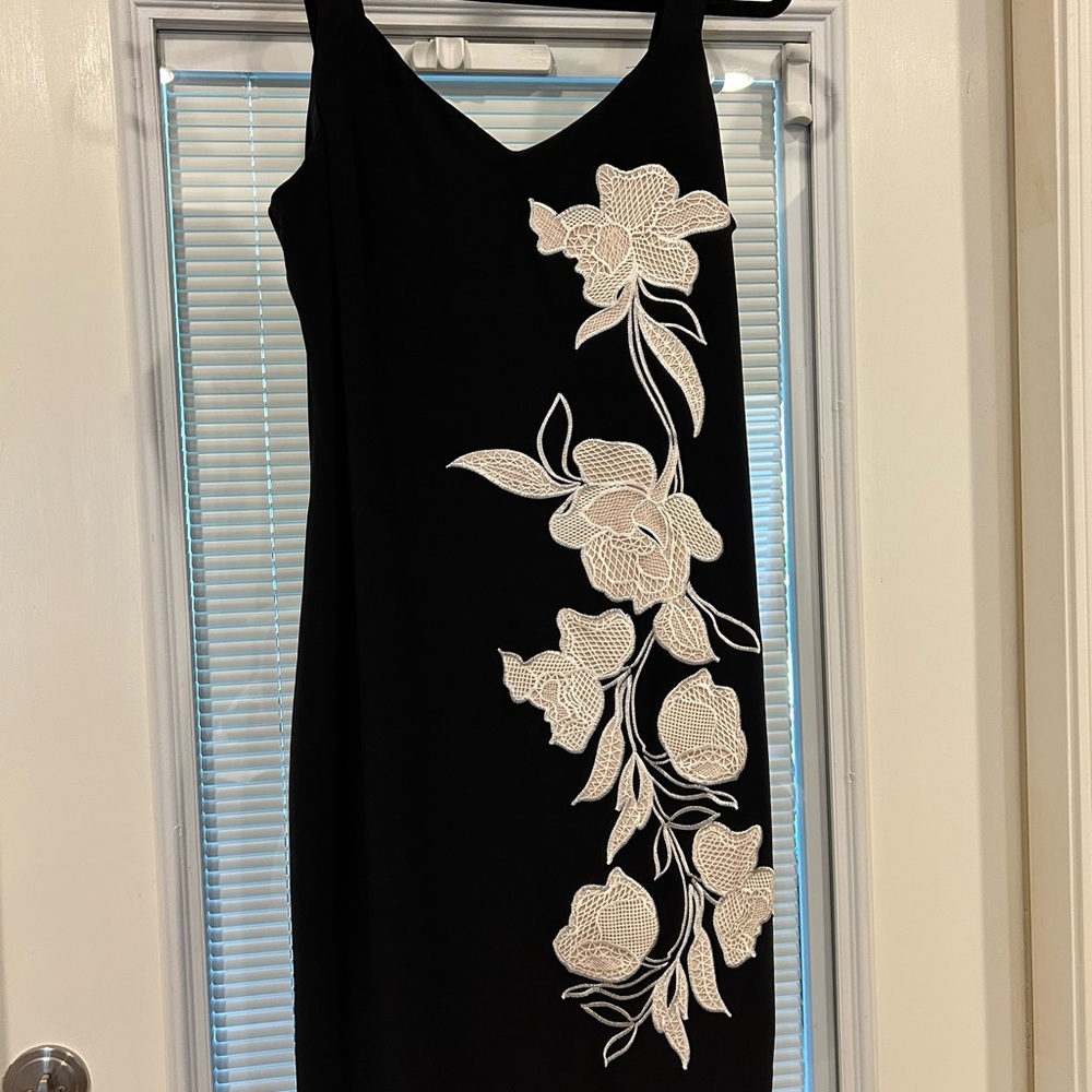 White House Black Market Black and White Sheath Dress V-Neck Sleeveless